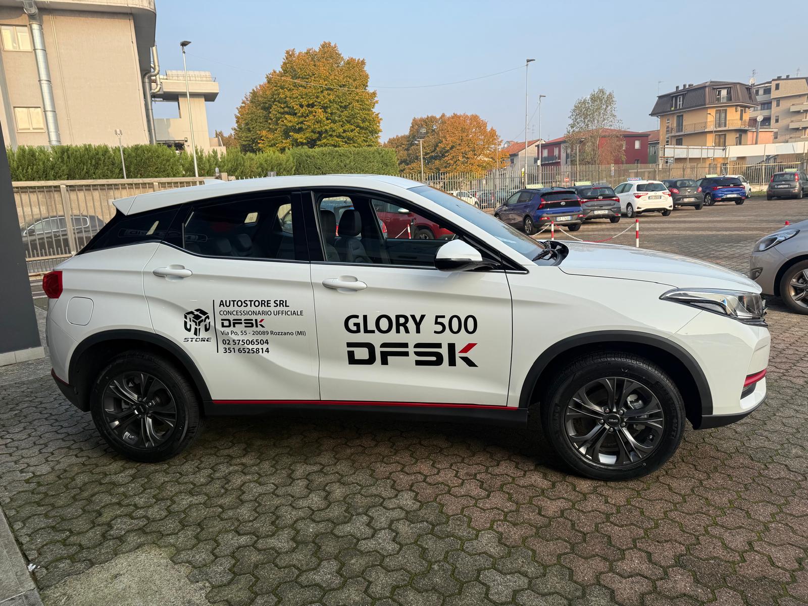Interni ed esterni della DFSK 500 presso Autostore concessionario Milano