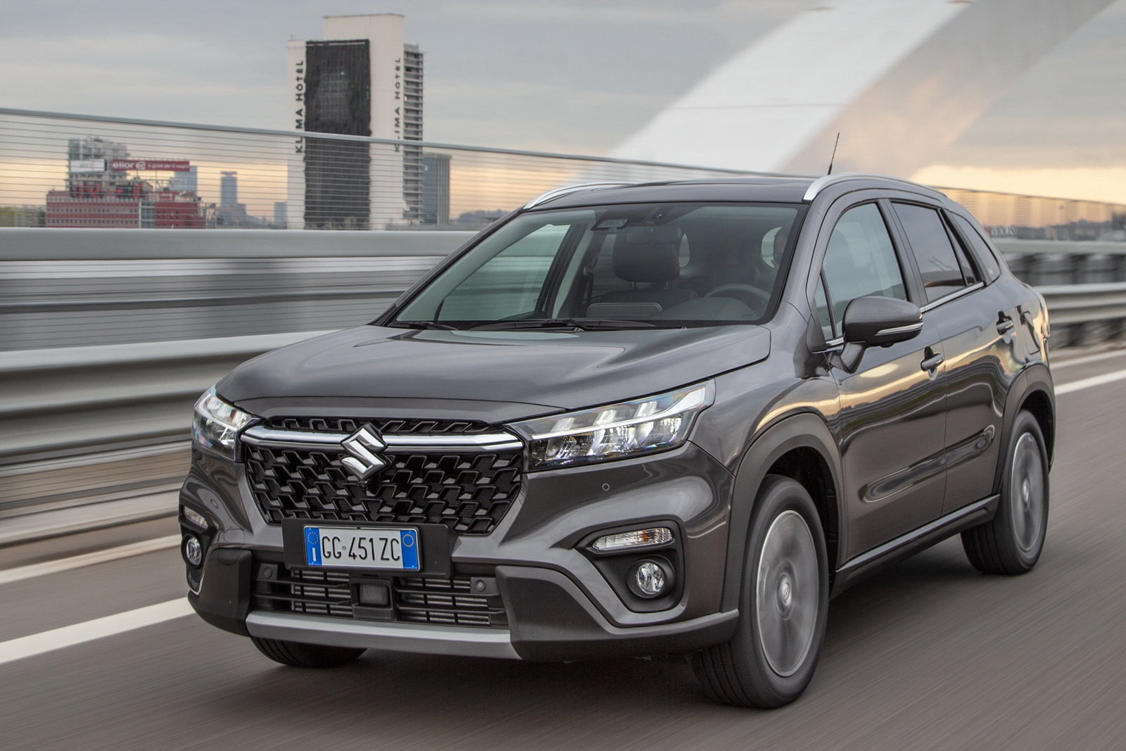 Suzuki S-Cross Hybrid